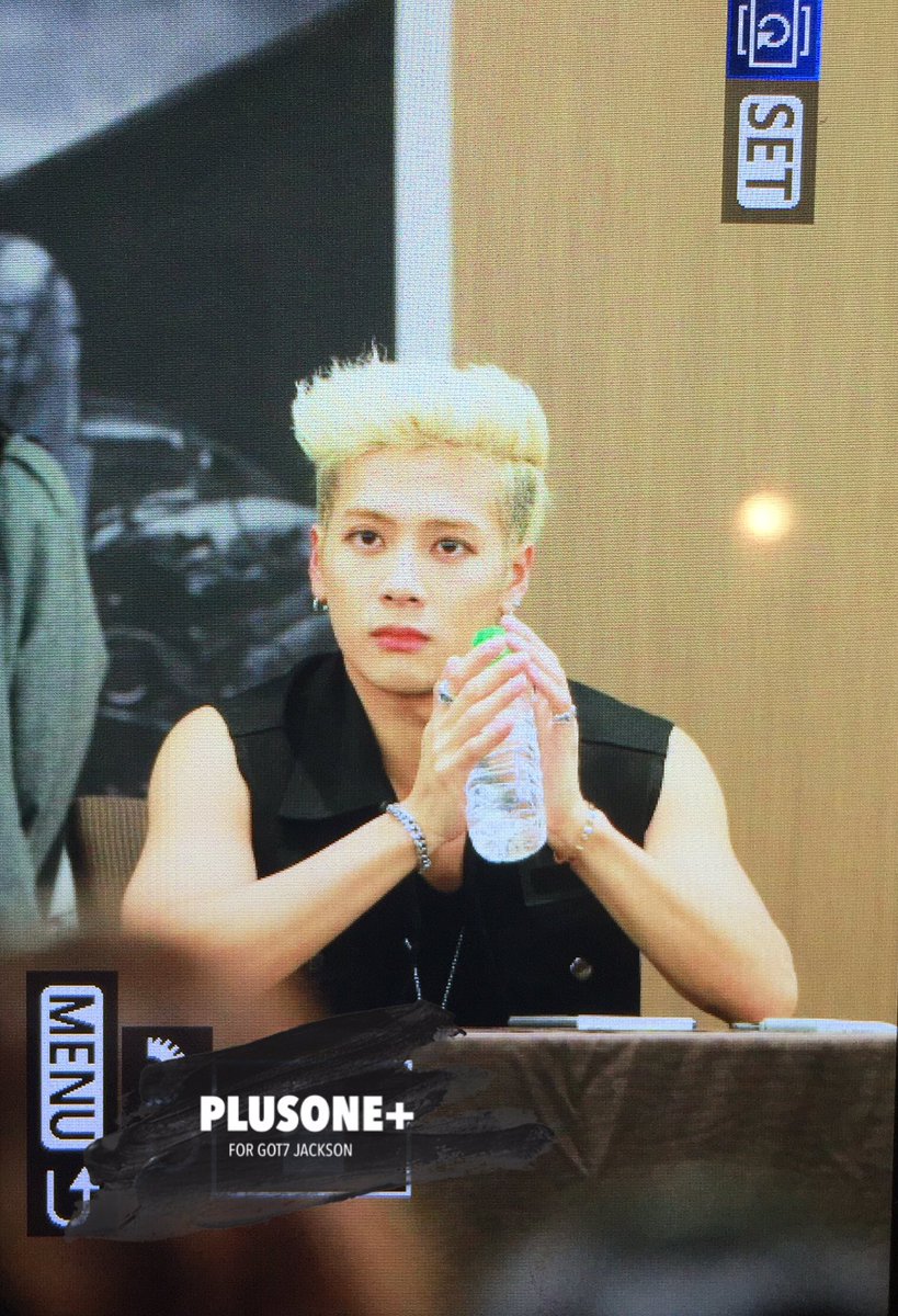 PlusOne_0328's tweet photo. [PRE]161028 신도림 팬사인회  😍😍😍😍😍 #잭슨 #갓세븐 #Jackson #GOT7 #王嘉爾 #TURBULENCE #하드캐리 https://t.co/y5y0lyiDnI