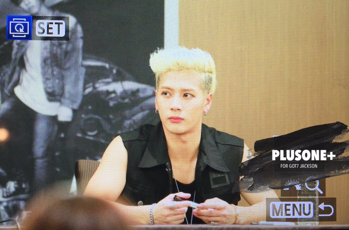 PlusOne_0328's tweet photo. [PRE]161028 신도림 팬사인회  😍😍😍😍😍 #잭슨 #갓세븐 #Jackson #GOT7 #王嘉爾 #TURBULENCE #하드캐리 https://t.co/y5y0lyiDnI