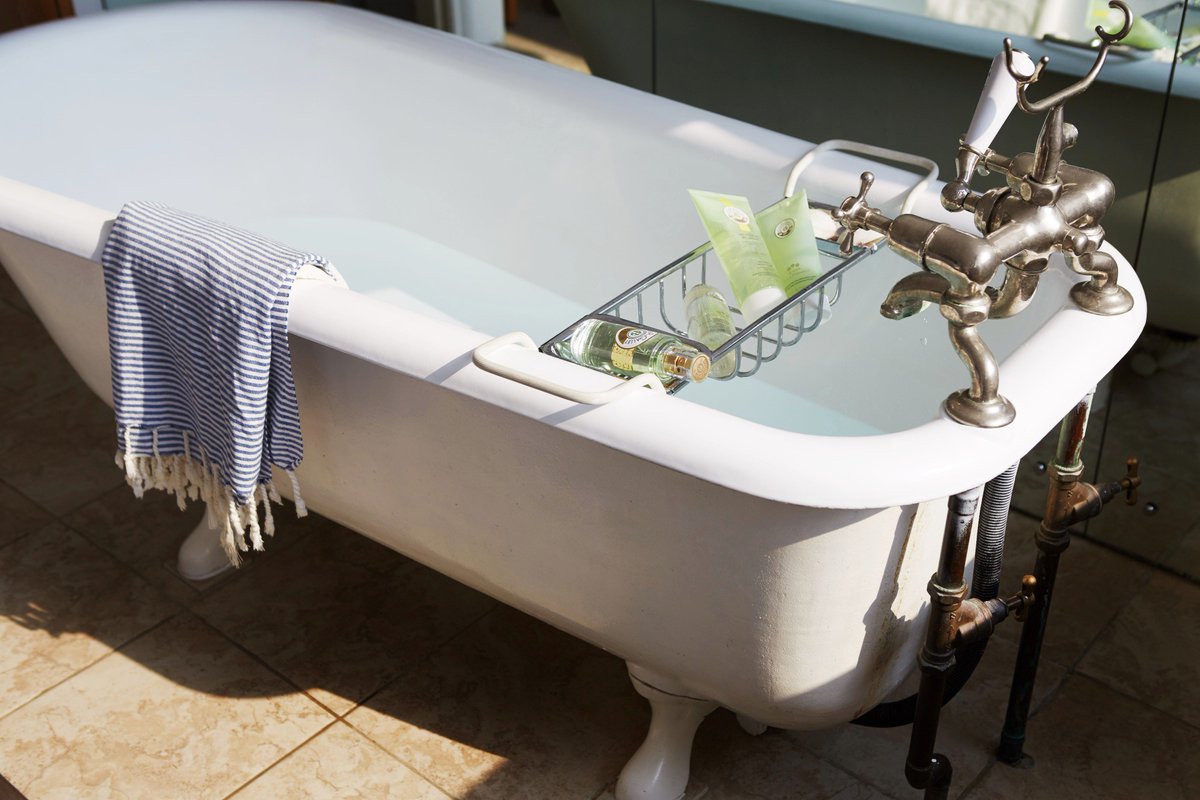 WaR_Agency's tweet photo. The lovely @candicelake shares her love of bathing with @RogerGalletUKI as a restorative ritual. Count us in! #auramirabilis #secretsuntold https://t.co/ZmVqzYVL2H
