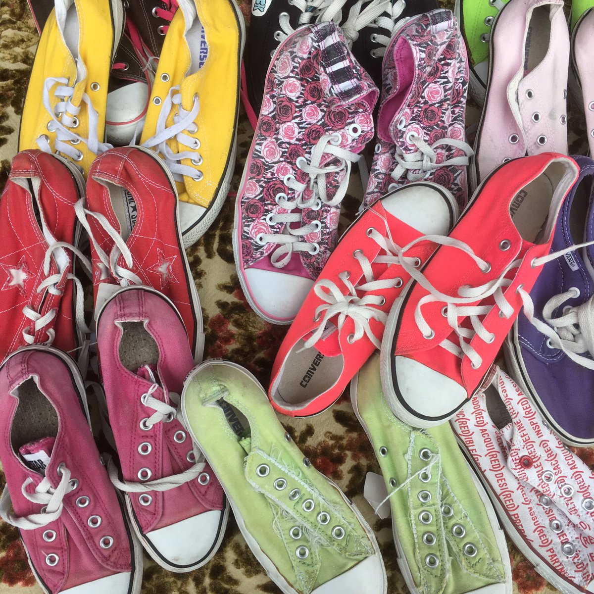 HayMarketsLtd's tweet photo. Fancy some colourful #converse? #Vintage bargains await at #hayonwye #FridayFlea in the @haycheesemarket today #lovevintage #shoplocal https://t.co/qHfrf7Ah7v