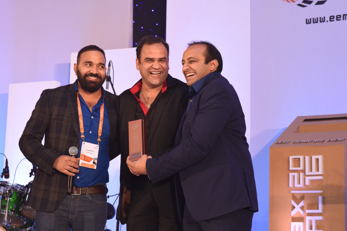 OfficialTMTM's tweet photo. The founder of #TMTM @tarsame presenting an award at the #EEMAXGLOBAL 2016 #Mumbai @Deepak_eventcap @rajeevjainrashi https://t.co/tfSKu1Zp84