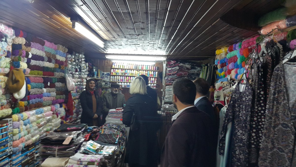 chpFatsailce's tweet photo. 29 ekim Cumhuriyet Bayramı etkinliğimizde esnafımıza iş yerleri için bayrak halkımıza balon ve bayrak dağıttık. https://t.co/ufDWcuwizU