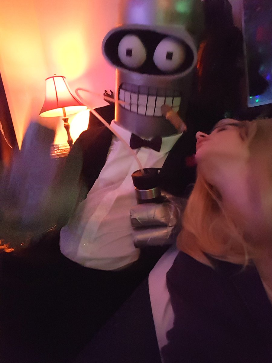 Belhelmelissa's tweet photo. Nobody does #halloween like my Coco. #bender2016 #Futurama https://t.co/QlbfrEP2J2