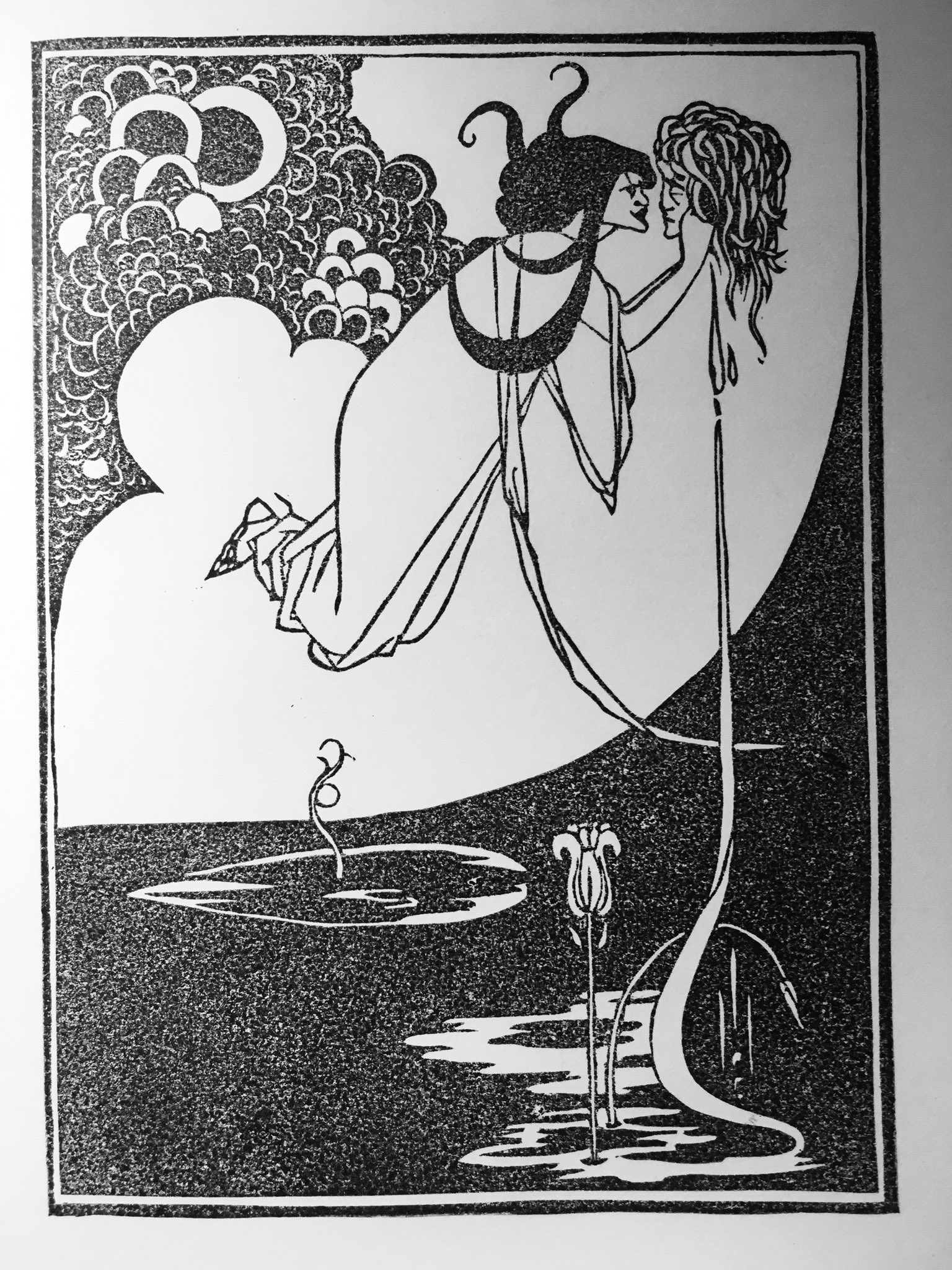 雪bot はんこ用 Al Twitter 戯曲 サロメ より クライマックス 満月を背景に浮かび上がるサロメ 左 が 預言者ヨカナーン 右 洗礼者ヨハネ の生首に口づけようとする 物語のクライマックスのシーン 生首から落ちる血は黒い池になり そこから白百合が伸びる