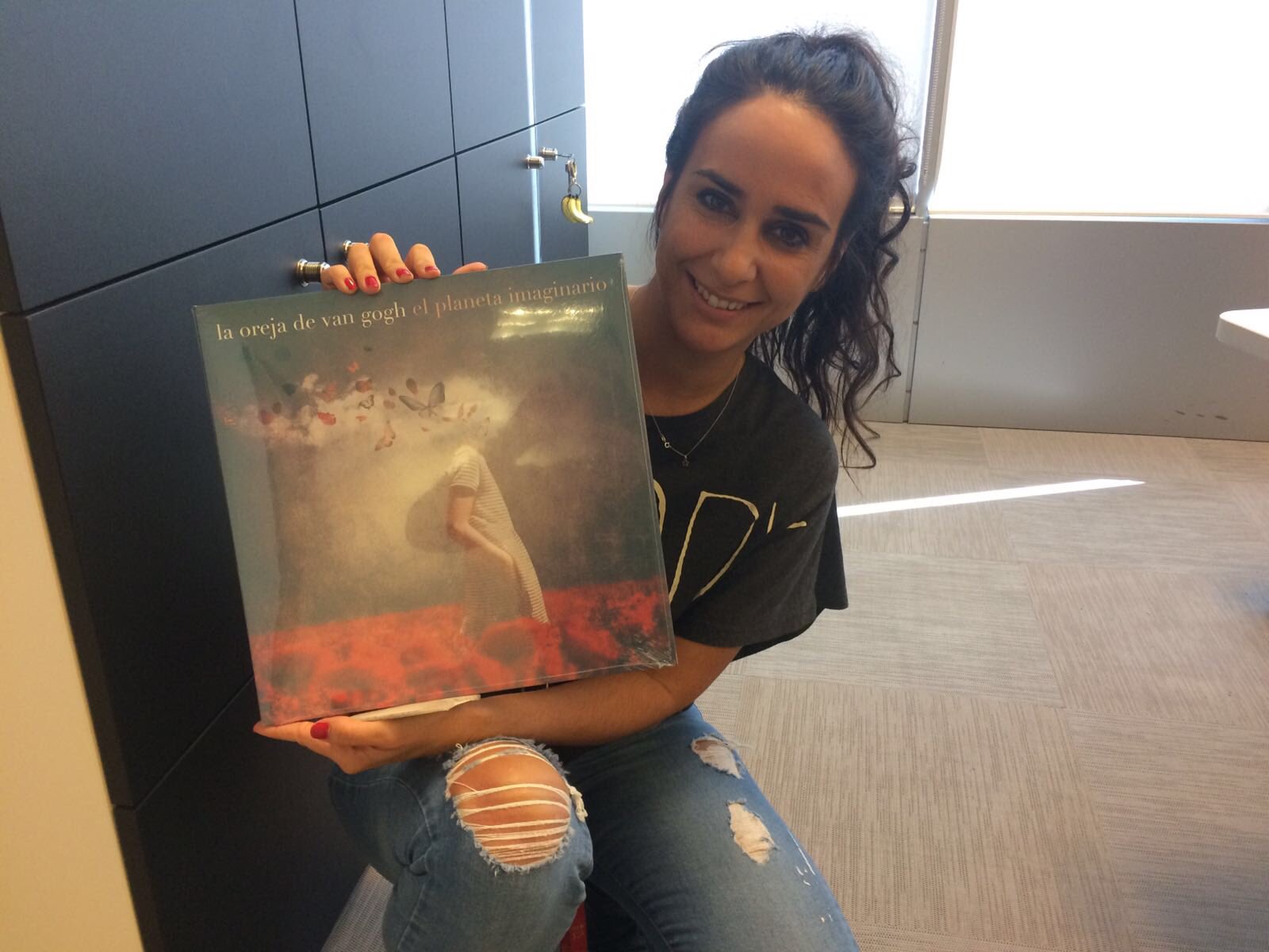 La Oreja de Van Gogh on X: Nuestra querida @Carbonauer ya tiene su copia  en vinilo de #ElPlanetaImaginario  / X