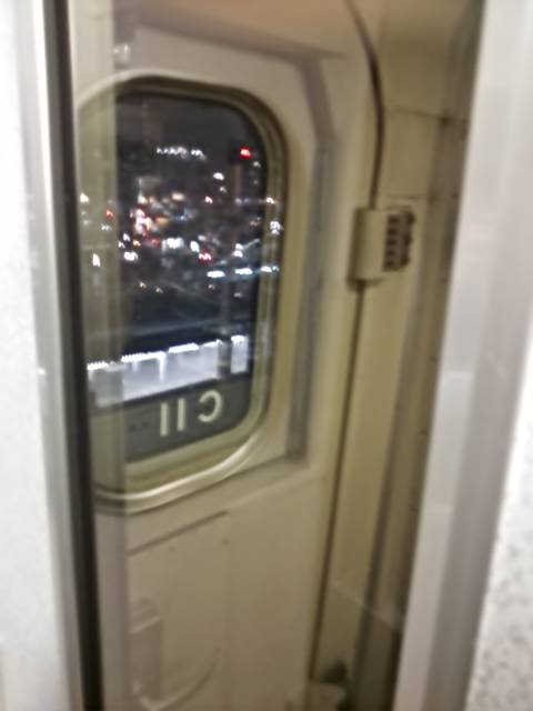 kodama682a's tweet photo. 岡山から、ひかり482号!
岡山始発の東京行きのひかり最終便!
な、な、なんと!!
B編成と思っていたら、またまた東海のお古のC編成に会えました!☺😄✌🎶
C11です!
テンションUP!♪
182号混んでたしよかった💦
#700系C11編成
#700系西日本C編成
#482A https://t.co/gWAPuz7yfB