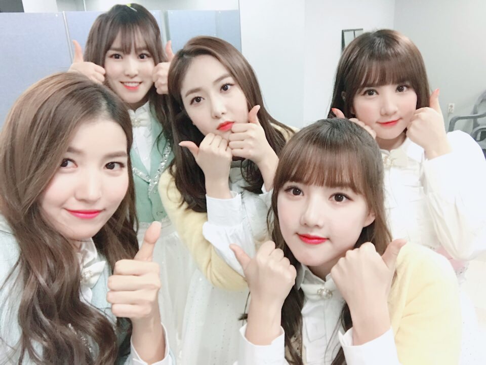 GFRDofficials's tweet photo. #여자친구 #GFRIEND #2016MAMA #2016엠넷아시아뮤직어워즈  총 19개 부문 중 5개 부문의 후보가 되었습니다! ▶ https://t.co/YoTwTzEUoi 링크를 통해 들어가셔서 투표 부탁드립니다♡ https://t.co/kCw8EEdZHD