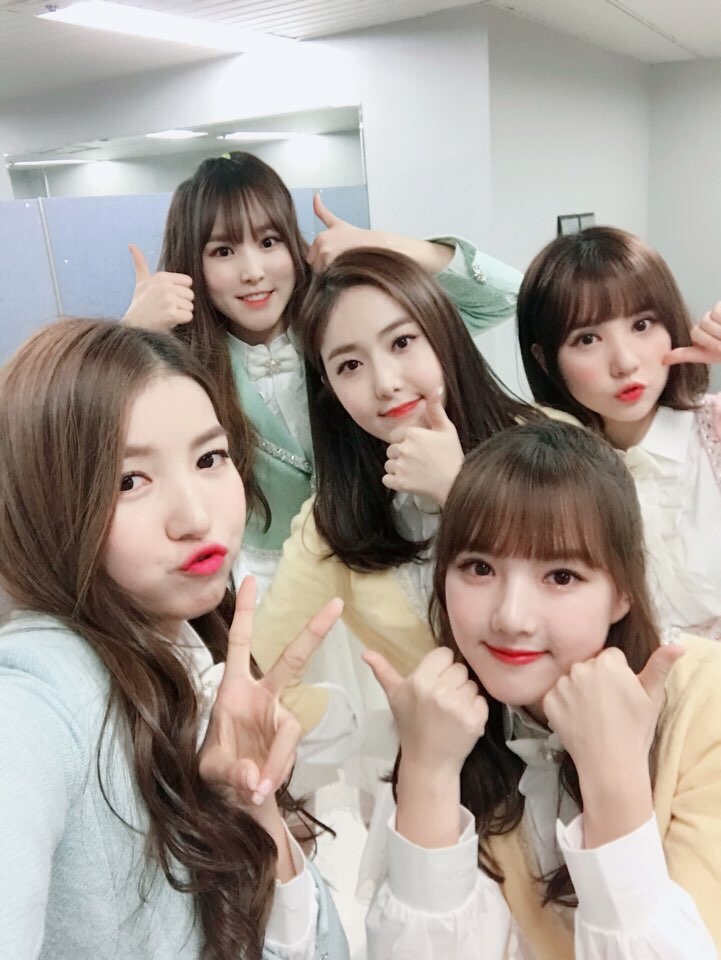 GFRDofficials's tweet photo. #여자친구 #GFRIEND #2016MAMA #2016엠넷아시아뮤직어워즈  총 19개 부문 중 5개 부문의 후보가 되었습니다! ▶ https://t.co/YoTwTzEUoi 링크를 통해 들어가셔서 투표 부탁드립니다♡ https://t.co/kCw8EEdZHD