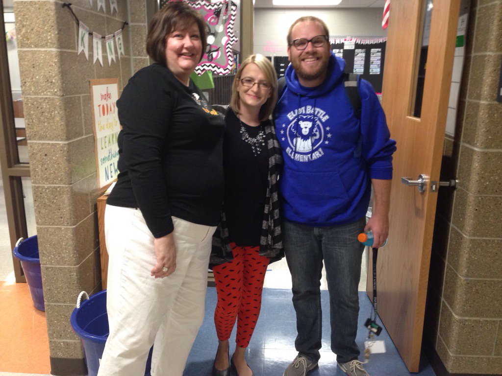 MrsChandler6th's tweet photo. Reunited- feels so good! Missed my teammates! @MrsKingEBE @jeripetre @JECoggs @BattleElem @MrCrawfordEBE https://t.co/wQtKice1fU