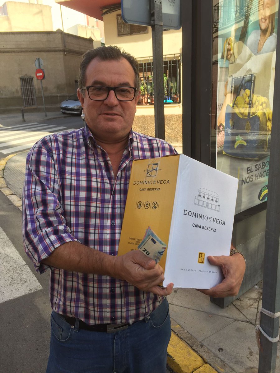 , Nuestro amigo Manolo Aparicio, de Jaume I, ya lo tiene refrescando para la Navidad, gracias Manolo. Llamad al Alhamero más cercano!!!.