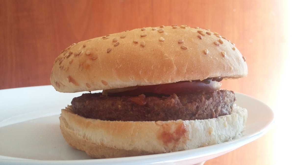 Seriously <a href="/SteersSA/">Steers® South Africa</a>?! Does this look appetizing to you?! Does look like it's worth it's price?! #RipOff #TygervalleySteers #Shameful #blegh