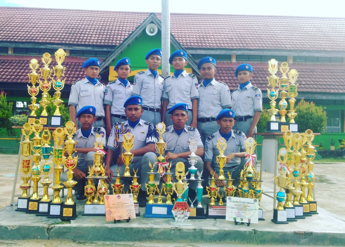 PaskasSMA1's tweet photo. Sudah siap nambah koleksi piala di #LKBB2SMANSATGR besok!! 😀😀
Regu Satria Biru dan regu Srikandi!! https://t.co/zhk8LV8JLX