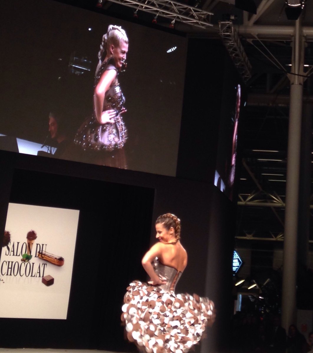 b_benamane's tweet photo. Défilé de mode #SalonDuChocolat https://t.co/A5P0jSoOZe