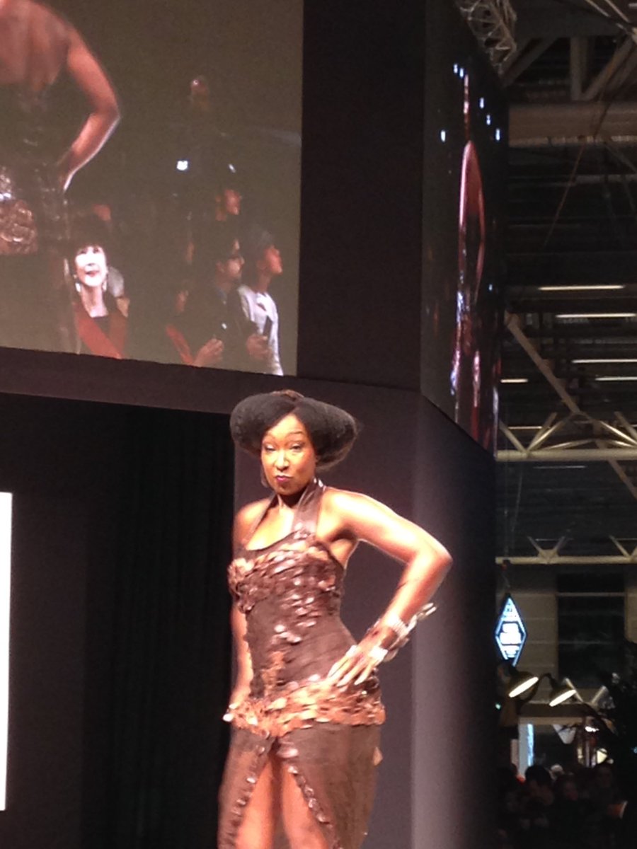 b_benamane's tweet photo. Défilé de mode #SalonDuChocolat https://t.co/A5P0jSoOZe
