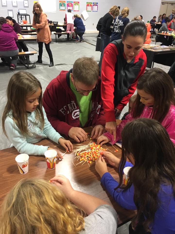 PrincipalHutton's tweet photo. Family Night - so fun to meet our families. #centralstronger https://t.co/tfcWwfZY9g