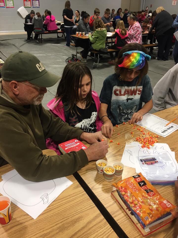 PrincipalHutton's tweet photo. Family Night - so fun to meet our families. #centralstronger https://t.co/tfcWwfZY9g