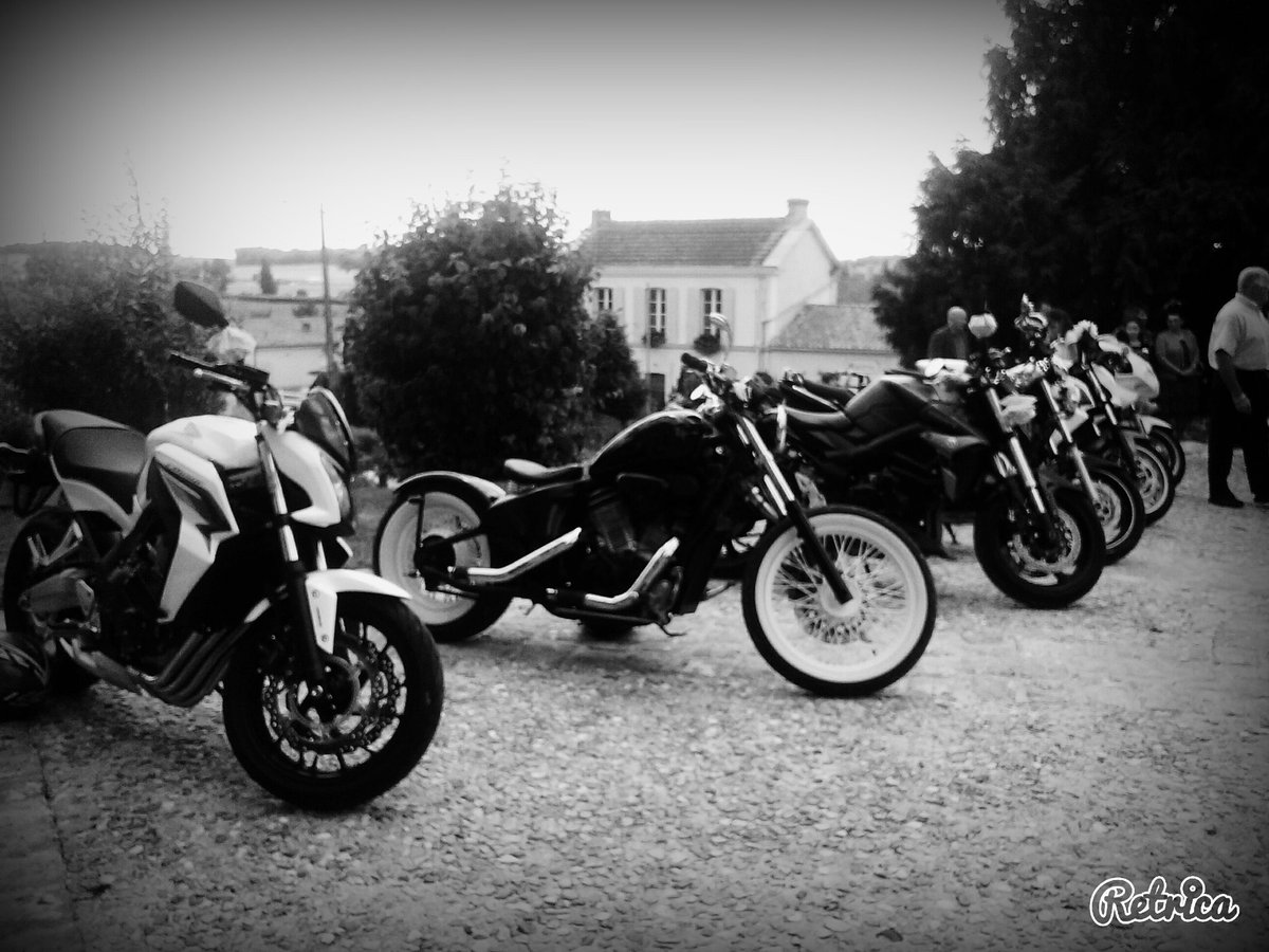 mlleride's tweet photo. Mariage de motard !!! https://t.co/cZtI3DrSNR