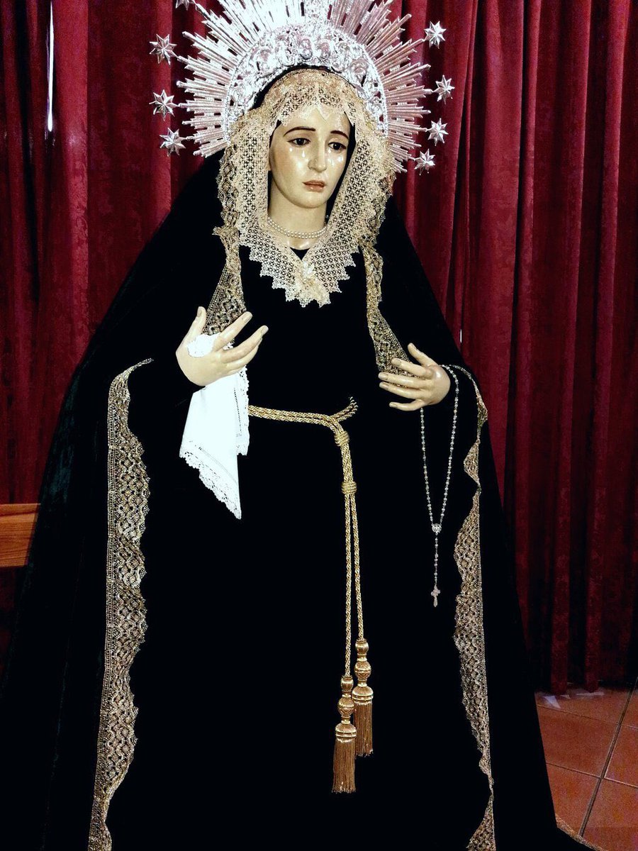 SemanaSantaDH's tweet photo. Así luce Ntra.Sra de la Esperanza de @HdadCautivoDH vestida de luto para el mes de Noviembre 

📷 pasadas por su vestidor @jeremi_ibanez https://t.co/CleZJKtNQZ