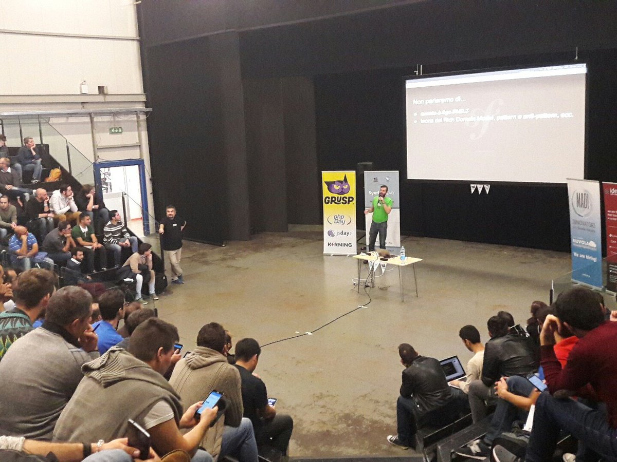 dpmancus's tweet image. @garakkio, @PUG_Roma president, on stage at #symfonydayit
#symfony