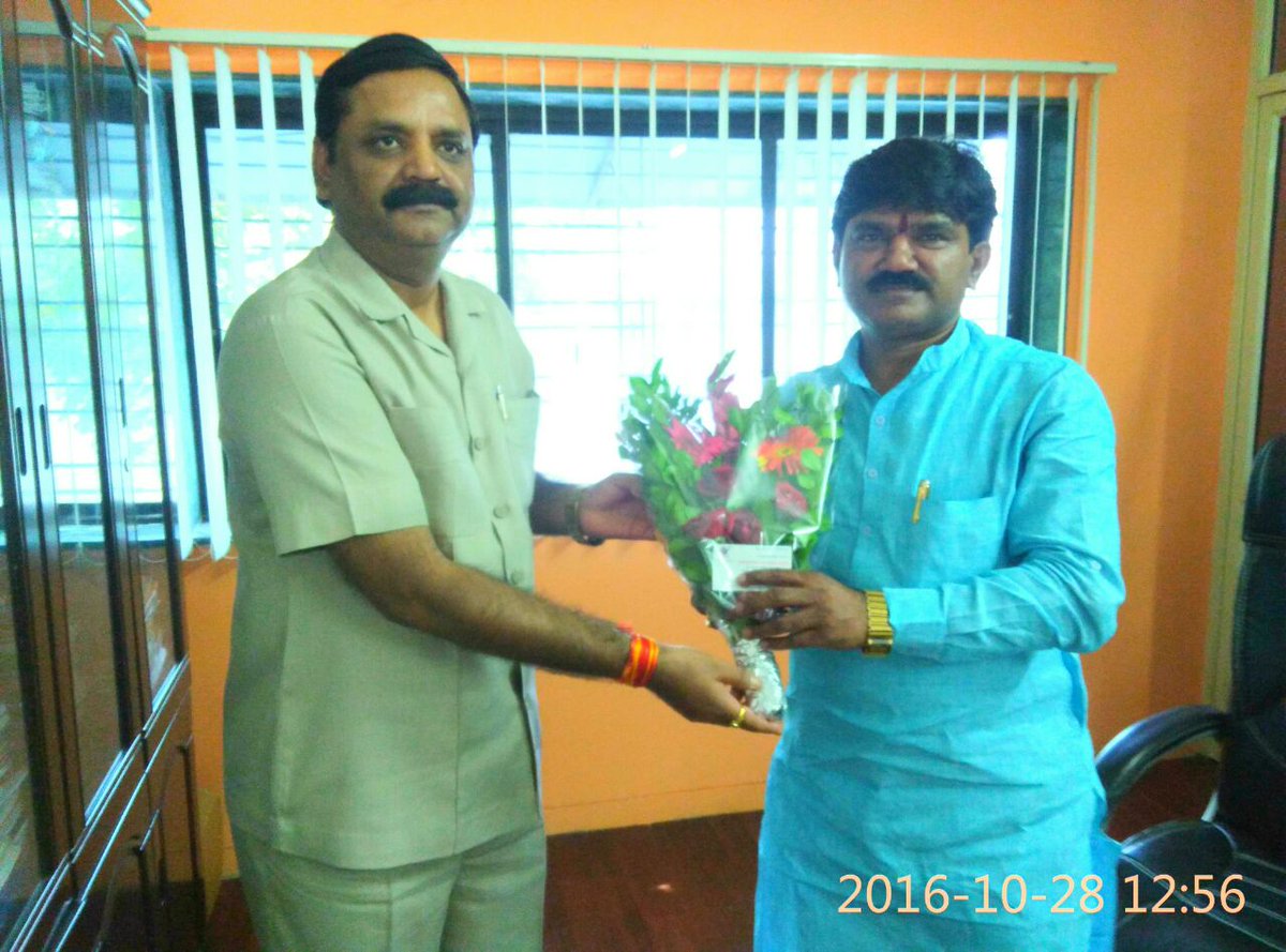 gmt_nasik's tweet photo. Meeting &amp; Greeting Hon. Harishchandra Chavan (MP DINDORI) &amp; Hon. Hemant Godse (MP Nasik) on behalf of CGM MH @cgm_mh_bsnl @neerja_tiwari https://t.co/QeLJUrUbDe