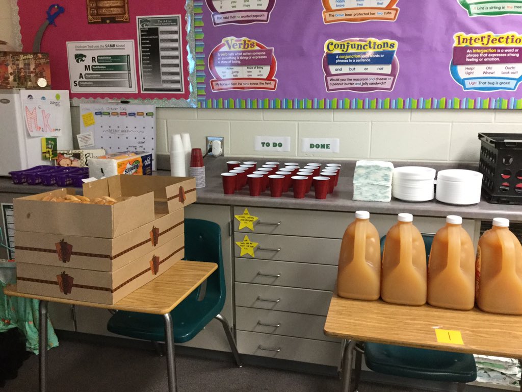 MrsKomp's tweet photo. Apple cider and doughnuts for our Reader's Theater presentations!! #SleepyHollow #fallsnack @CSTWildcatsMS https://t.co/IcVEbkjI1e