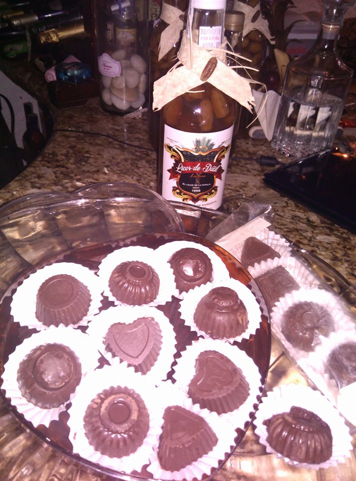 LicorDatil's tweet photo. Ya haz probado nuestros deliciosos #ChocoDatil ? Sabrosos bombones de chocolate rellenos de Dátil marinado en licor ❤ #Placer #FelizViernes https://t.co/lqOmbtrfdy