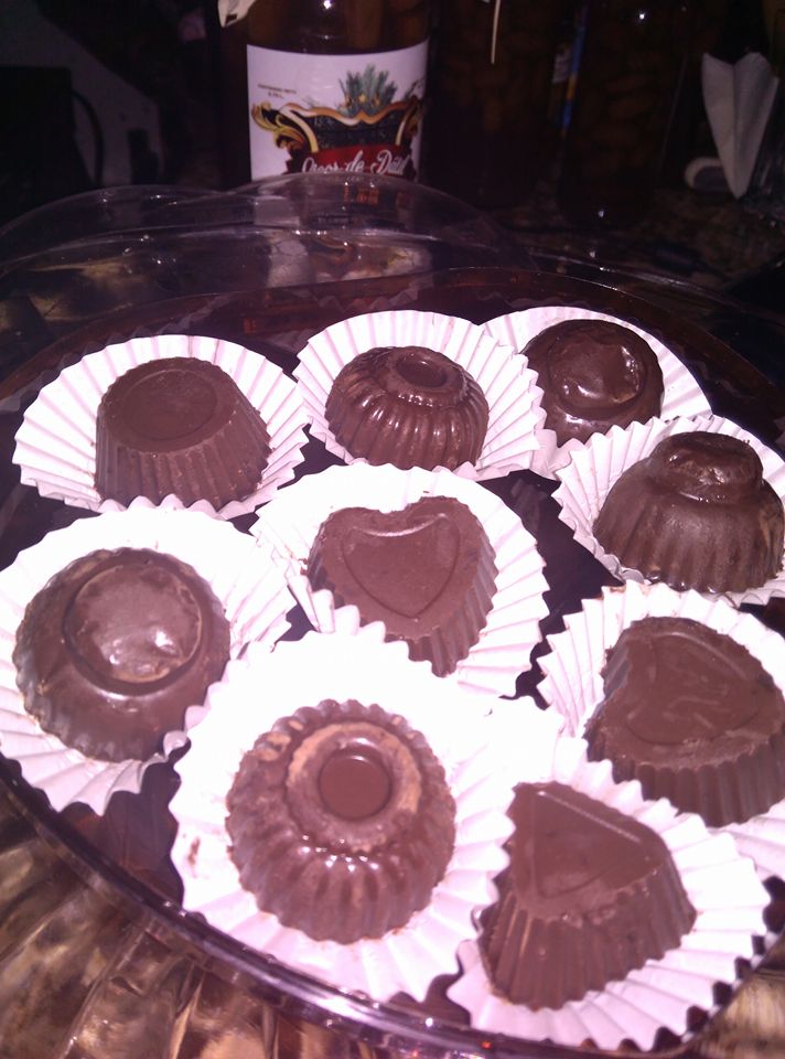 LicorDatil's tweet photo. Ya haz probado nuestros deliciosos #ChocoDatil ? Sabrosos bombones de chocolate rellenos de Dátil marinado en licor ❤ #Placer #FelizViernes https://t.co/lqOmbtrfdy