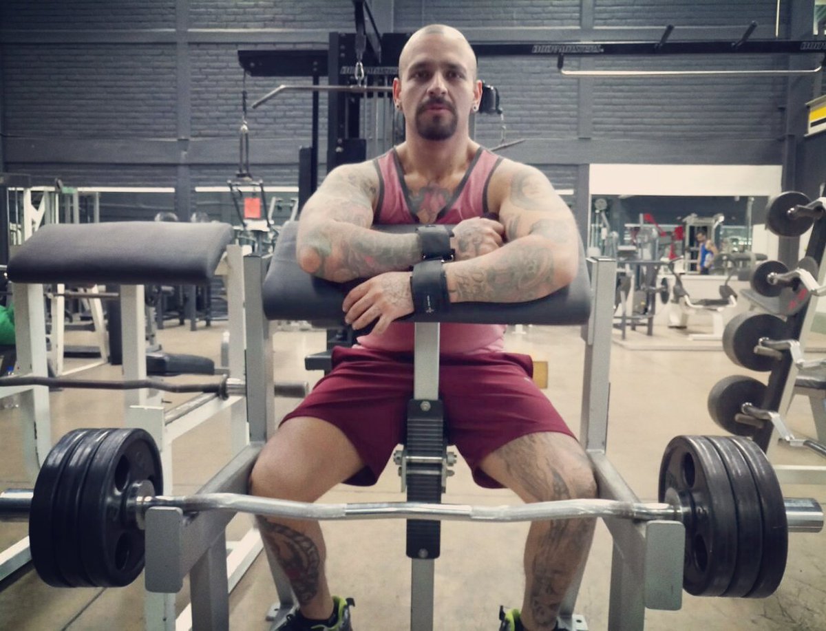 Yeyo_Stres's tweet photo. Viernes de sacar el power !!! Cualquier parecido con BaBo es mera coincidencia 😂  #inked #boywithtattoos #gym💪💪 #breaktherules https://t.co/cvt5EmTdeX