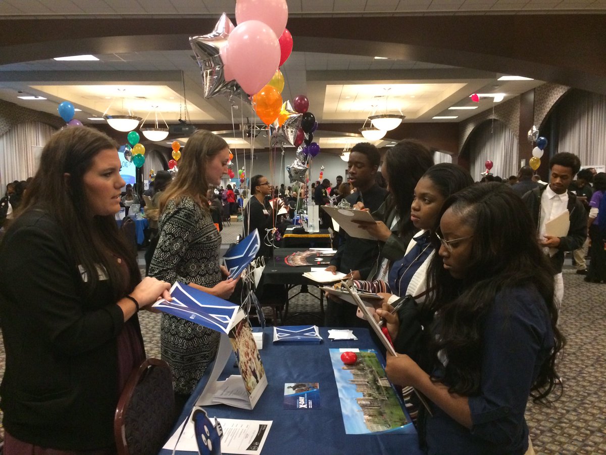 CPSadvisory's tweet photo. College knowledge too at the BECC-CPS Pro Career Expo! https://t.co/Aw9kOmBfJC
