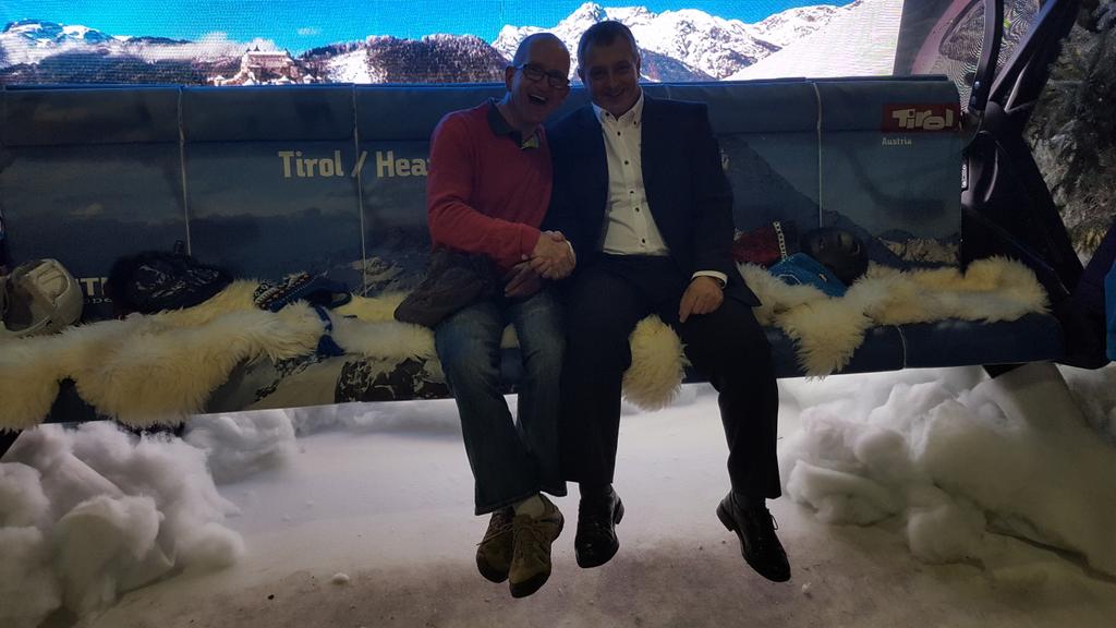 MarkNicholls5's tweet photo. Time to ski...and hit the slopes with Eddie the Eagle at Waterloo Stn. Team GB superhero #austria #tirol #skiwaterloo @VisitTirol https://t.co/gJ8AUSx9ZO