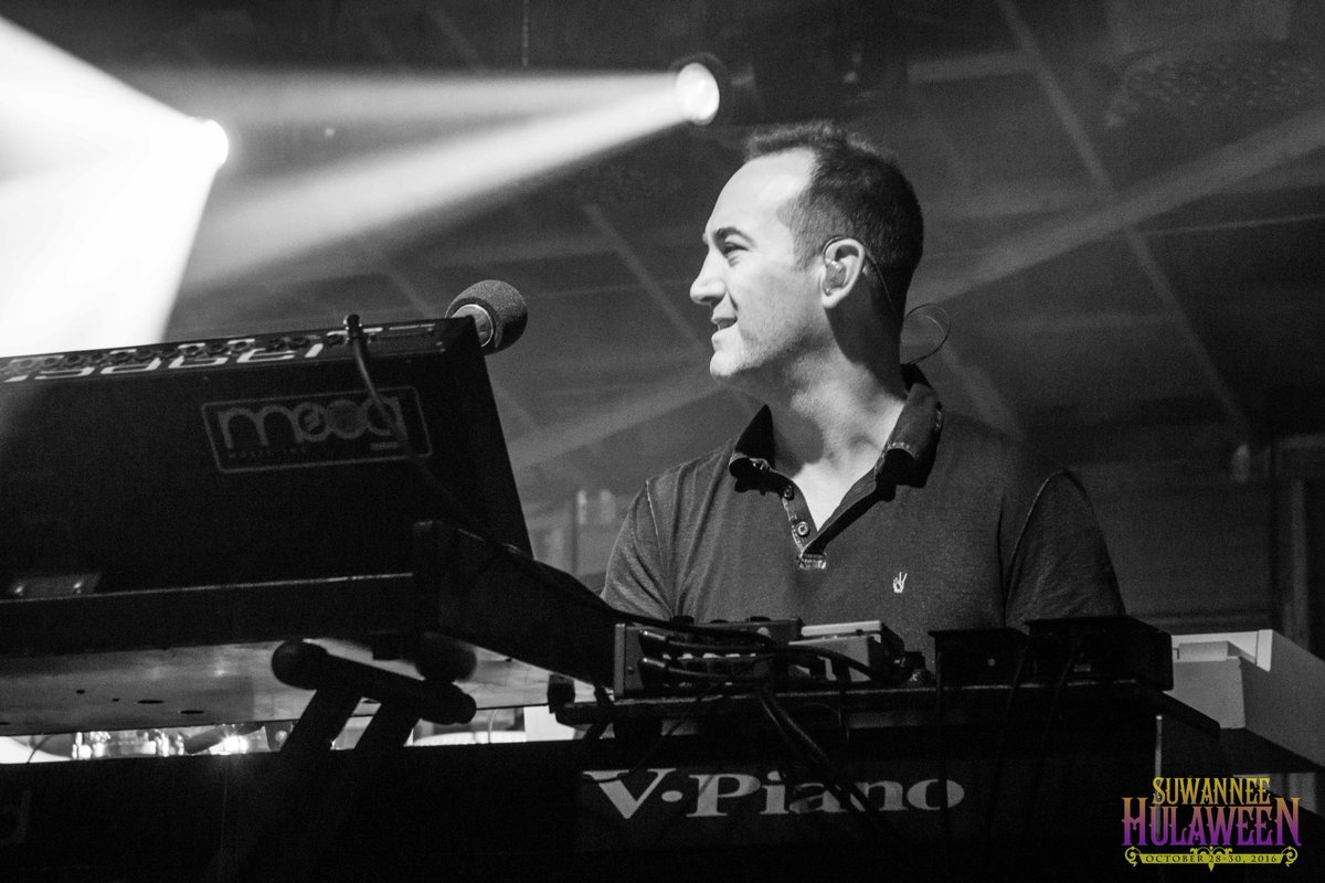 SobokehVideo's tweet photo. @umphreysmcgee started our #HalloweenWeekend off right with two sets at @HulaweenFL! More #UmphLove tonight! @SOSMP #umphreysmcgee #Hulaween https://t.co/XrwOFgOkSW
