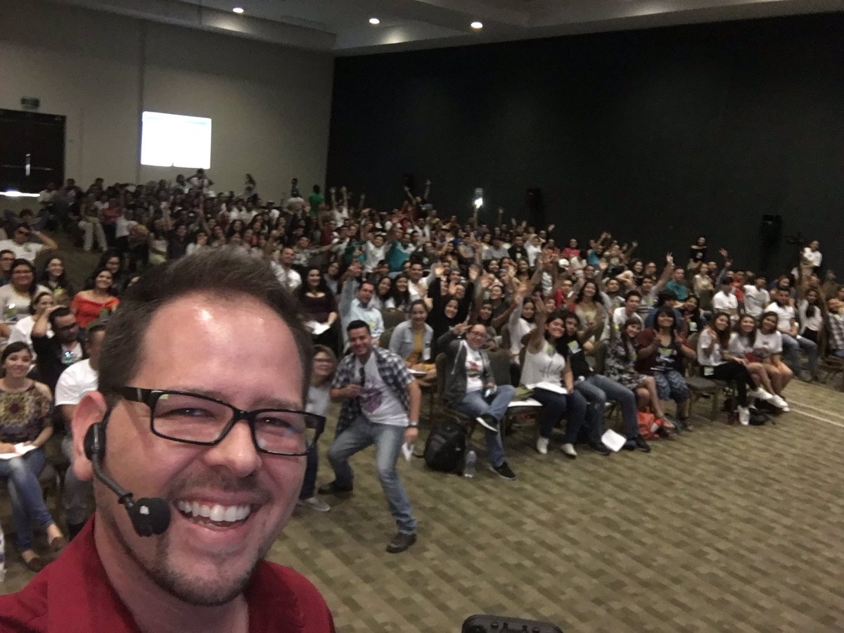 frankastorga's tweet photo. Lo mejor de estar en el #AdobeD10MX #D10MX es aprender, hacer nuevos amigos y divertirnos! Muchas gracias por la invitación equipo @D10MX https://t.co/P1MoReKXUw