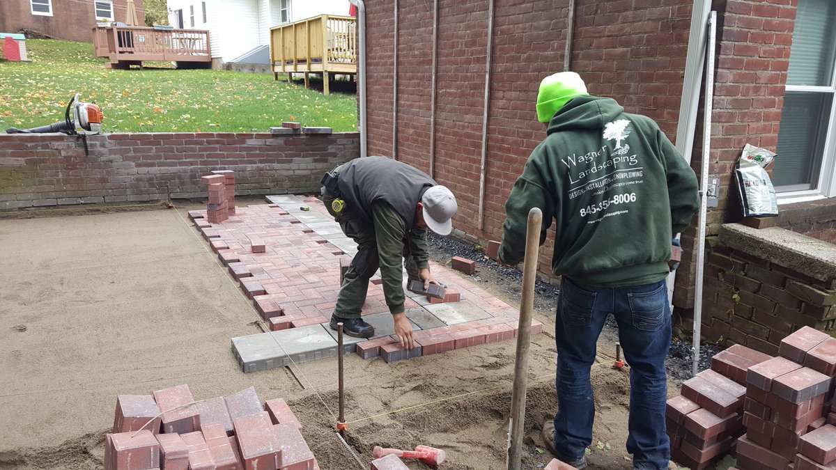 Wagnerscape's tweet image. Half day install! Great guys! Great crew! Work hard AND smart! @TechoHeter @techobloc @paverpete1