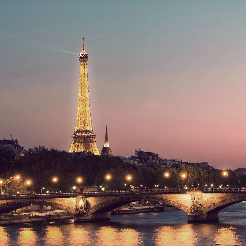 SimplyEnglishT's tweet photo. Con questa splendida visione serale 🗼🌙😍
vi auguriamo buon #weekend!
Vacanze studio in #Francia: https://t.co/jSb94lNz1f
#Paris #Parigi https://t.co/VqukdDU59O