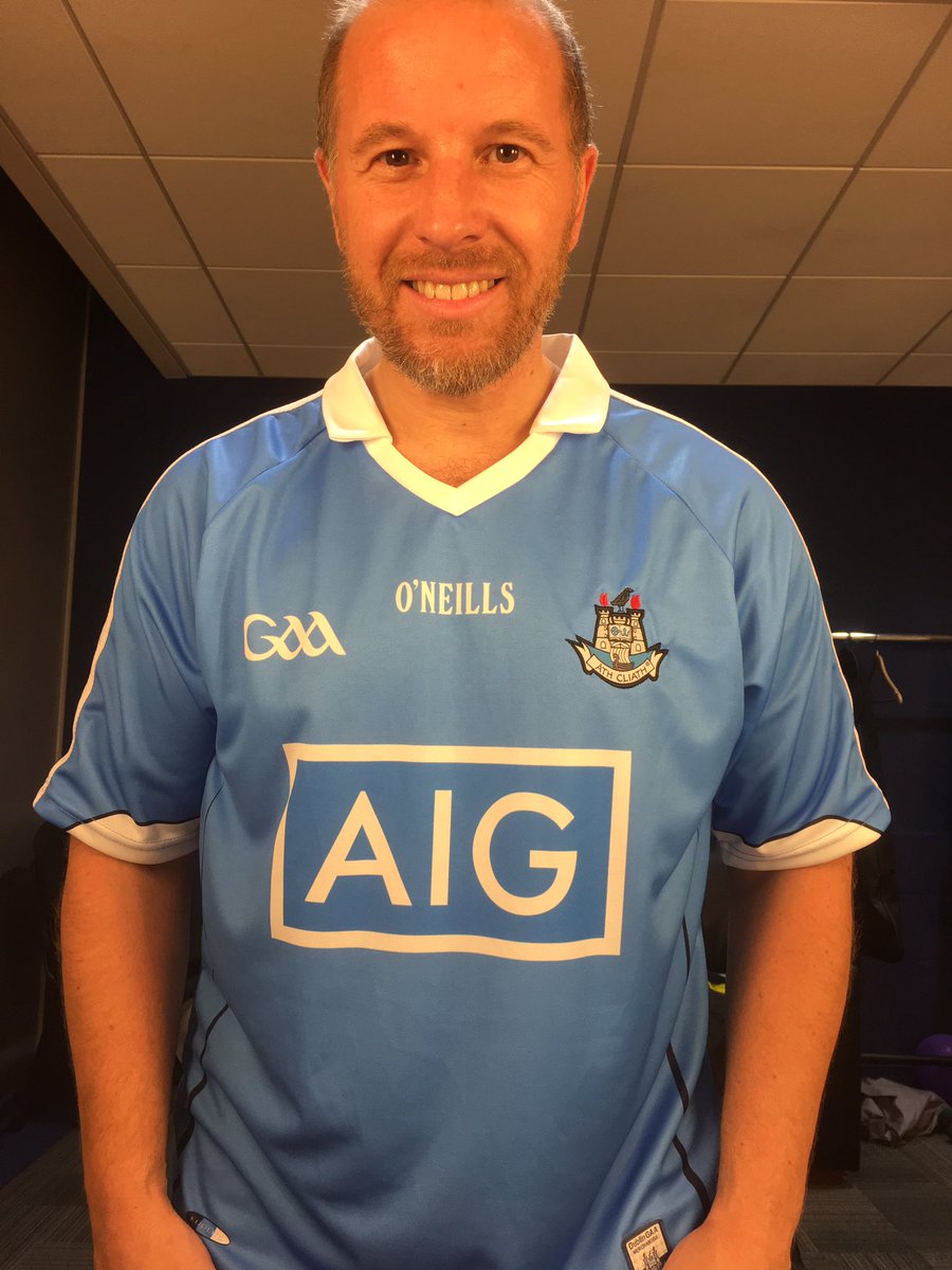 JonBonner_QTG's tweet photo. Final 3 shows left in Dublin and I now have my new warm-up tour top. #Dublin #theblues #GAA #Commitmentsontour @pjgallagher @SuzanneKaneFM https://t.co/vTUh08IBNP