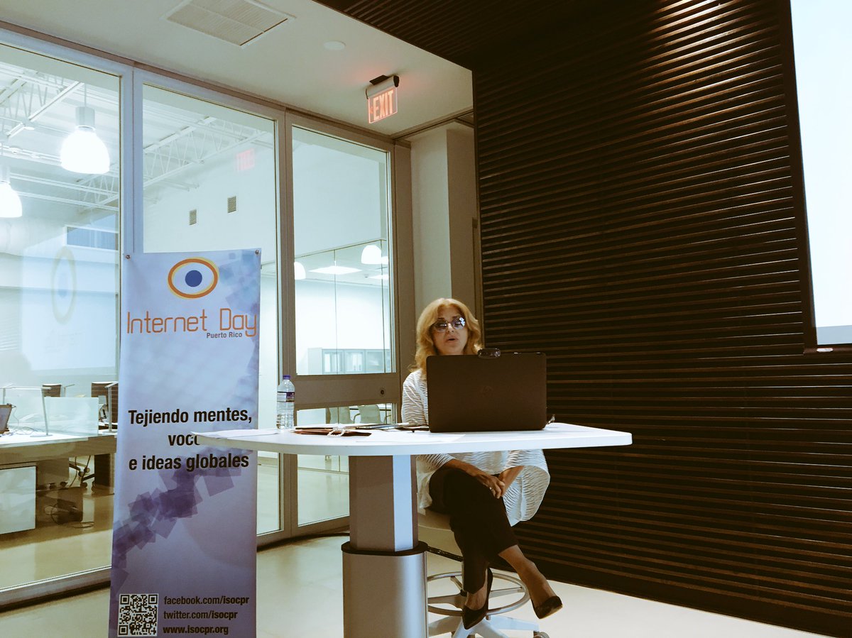 hetsorg's tweet photo. Beatriz Arroyo @BeaArroyo de UPR Aguadilla saludando a escuelas y organizaciones que están conectadas al evento #InternetDayPR16 @hetsorg https://t.co/ruNNsHuuAr