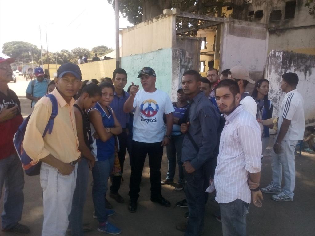 sattravimCBO's tweet photo. Estudiantes del #IUTEB Juntol @comandosergioh en Sector "Perro Seco" Mostrando Las Mejoras que se están Ejecutando https://t.co/KkA8g8vrsi