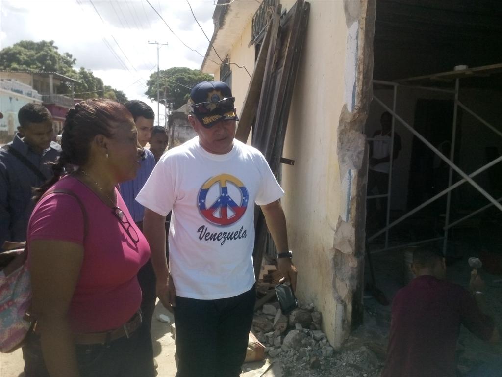 sattravimCBO's tweet photo. Estudiantes del #IUTEB Juntol @comandosergioh en Sector "Perro Seco" Mostrando Las Mejoras que se están Ejecutando https://t.co/KkA8g8vrsi