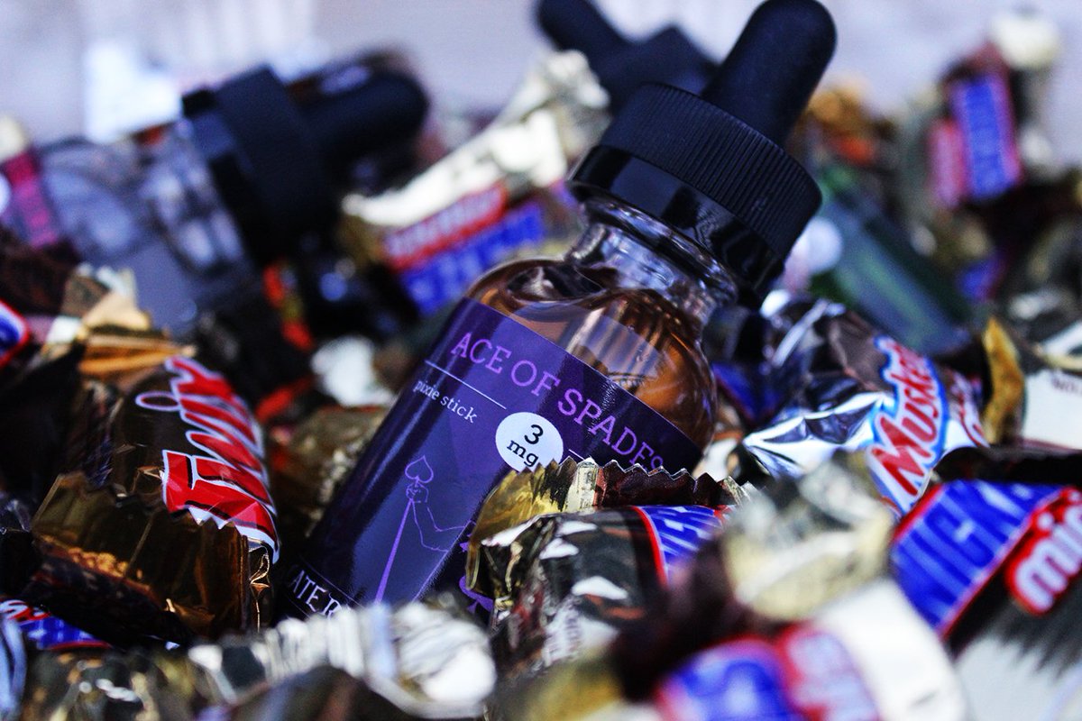 CaterpillarEj's tweet photo. Only 3 days left until we announce our #WINNER !! #vapegiveaway #giveaway #FridayFeeling #halloween #trickortreat #vapelife #VapeOn https://t.co/y9s55A6dVz