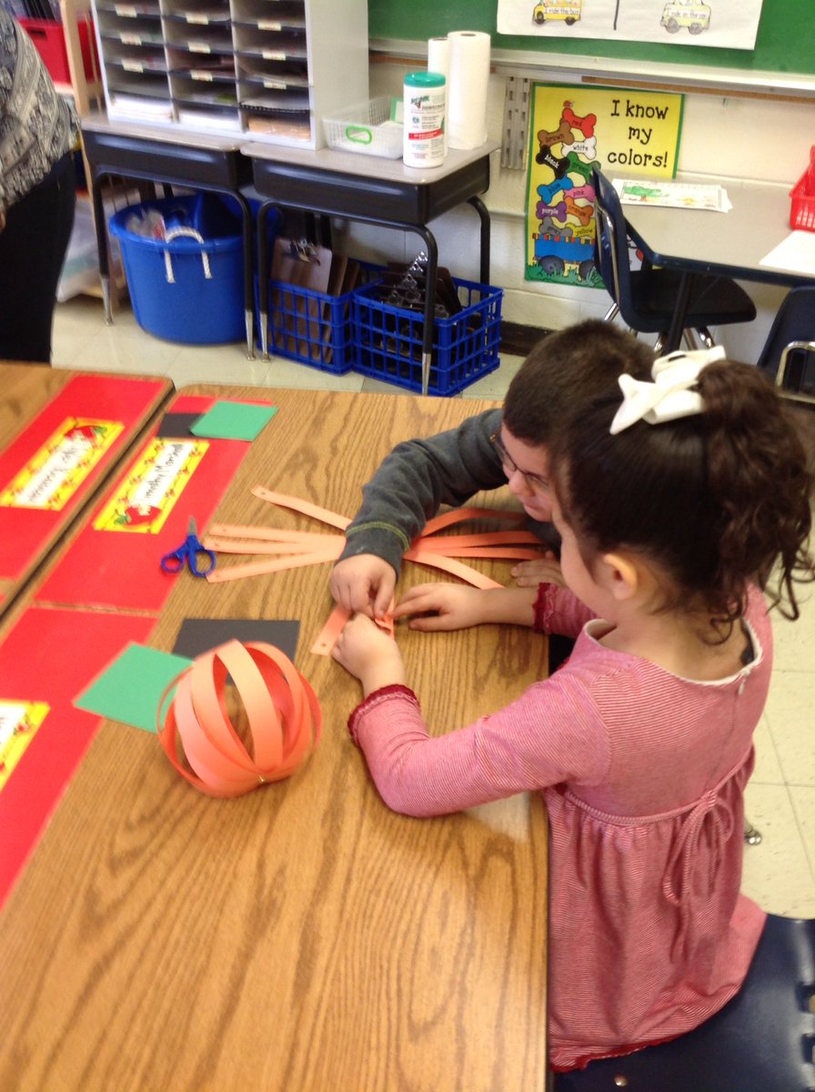 elle_ejohnson's tweet photo. Working as a team in grade 1! #bpschat #catchingkindness https://t.co/BJ3AbCd8vw