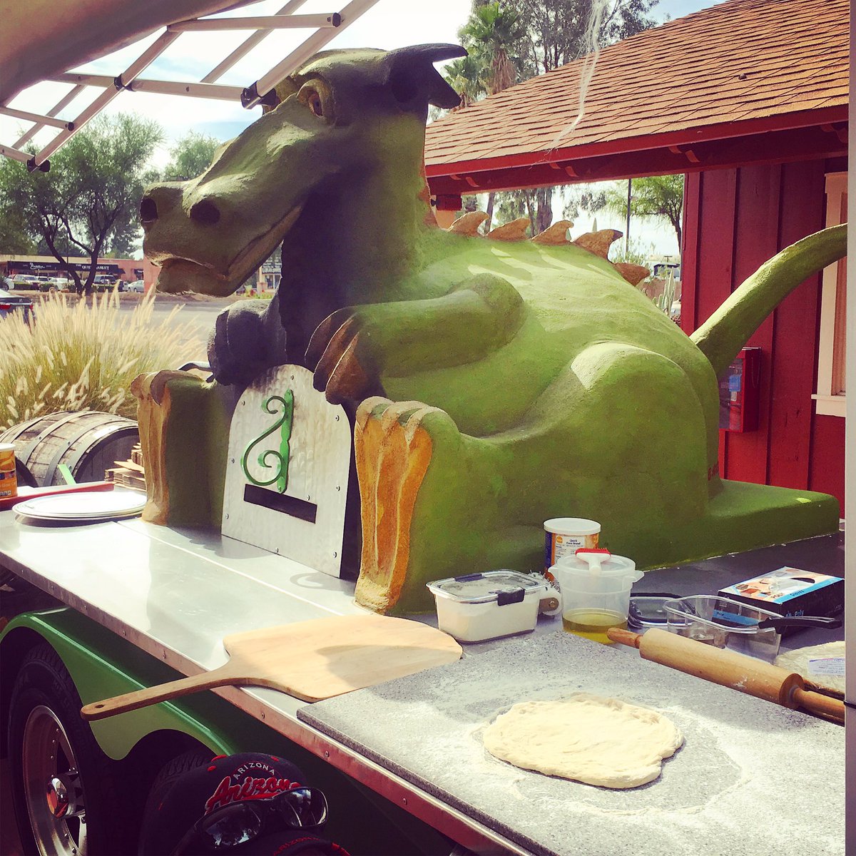 HeirloomFM's tweet photo. Look who just flew into the Friday @TrailDustTown Farmers Market! Catch #DragonPizza until 1p. #tucsonpizza https://t.co/3VcWB7Tsmf