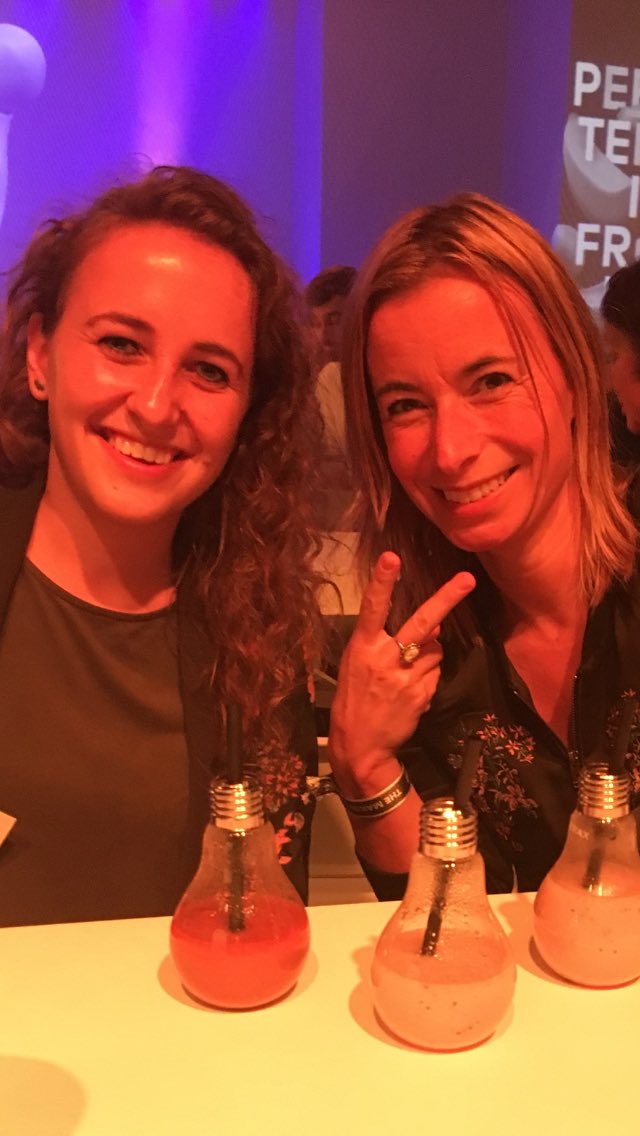 <a href="/NathalieBaas/">Nathalie Baas</a> en <a href="/reneedebruinn/">Renée de Bruin</a> aan de gloeilampsoep op #Creativit_nb 'If not now, then when' nu netwerken voor <a href="/wijzijnzet/">Zet</a>