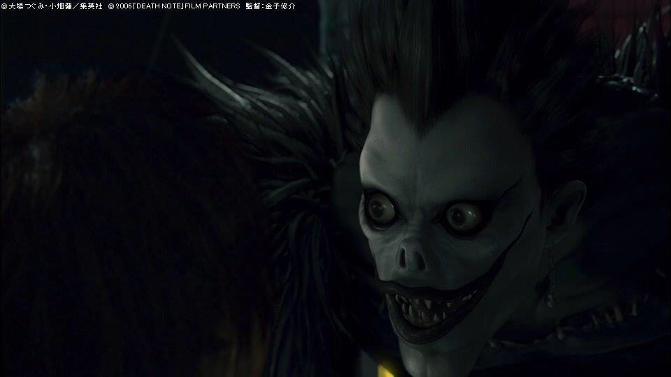 アンク 金曜ロードショー公式 死神のリュークさんは すべてcgで作成 Cgの参考にするために２ｍ以上もある精巧なリューク人形が制作されたほか アクセサリー類も型を作り起こしてcgに取り込むという とても手間のかかる方法で作られています 明日公開の
