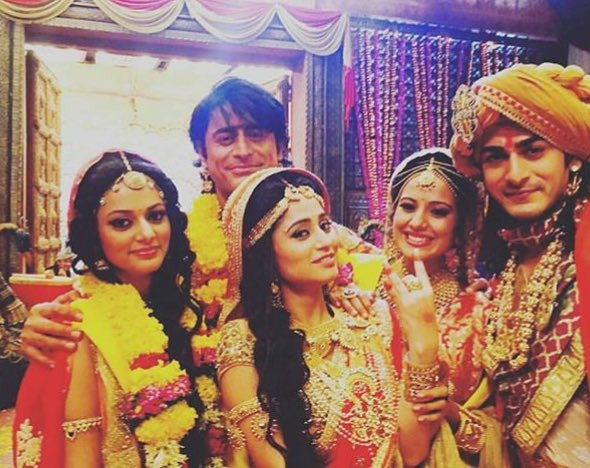 KajolFctm's tweet photo. #Throwback #Ashoka #Devi #Kaurwaki #Sushim #Chanda #Ashdewaki #Ashvi #Ashwaki #Suchanda #Devwaki https://t.co/6UTNqQKSqd