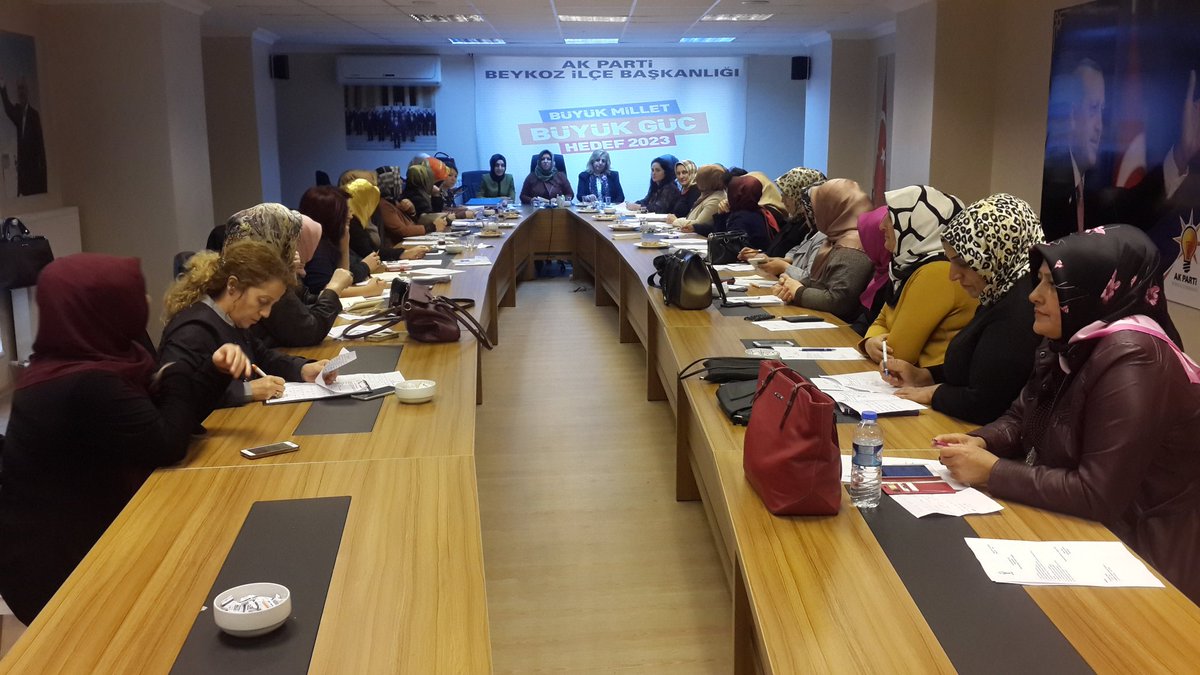 akkadinbeykoz's tweet photo. Gönül Köprüsü projesi kapsaminda Diyarbakır Il Kadin Kollari Bsk Yrd ve Çermik Ilce KK Bşk. ile toplntdyz @SeymaDgc https://t.co/aA52OjUM05
