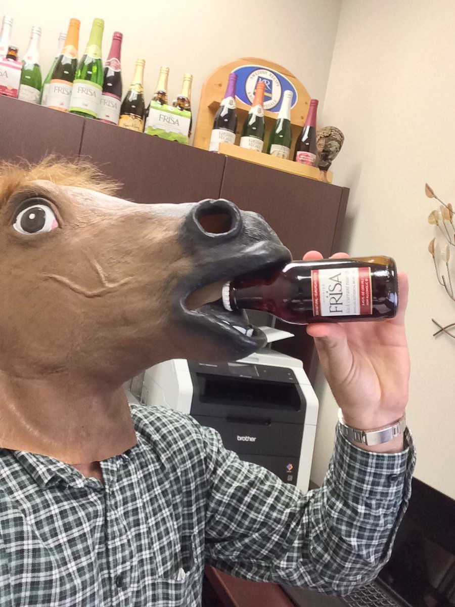 Clearly in the Halloween spirit at the FRÏSA HQ!!! #halloween #sparkling #soda #craft #natural #cocktailmixer