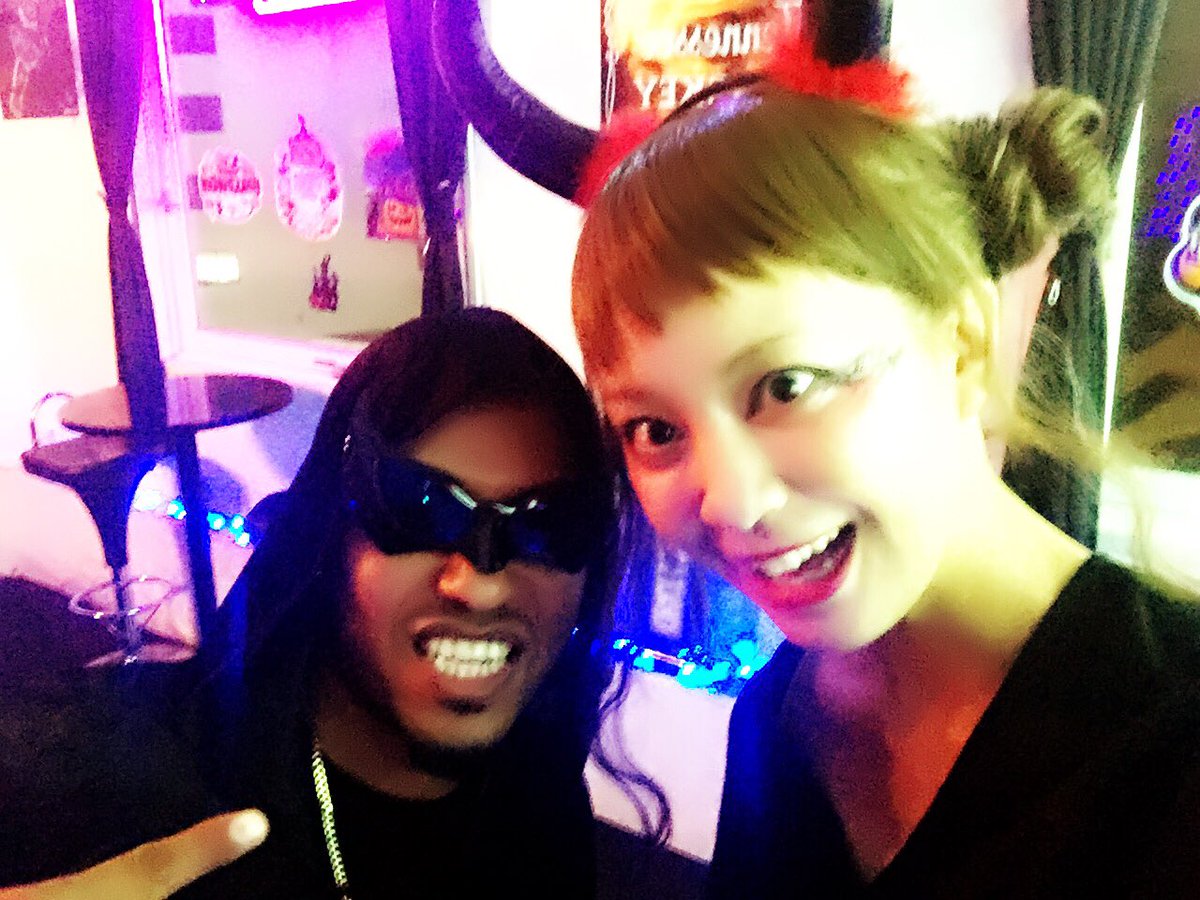 azumacks's tweet photo. ハロウィン仕様です🎃👻闇鍋じゃないよ、スリランカカリーだよ🍛🍴スリランカ人の店長・ブッディーさんは、お客さん来た瞬間仮装脱ぎ捨てたよw1人痛い子みたいにしないで❤仮装して御来店されるとドリンク半額だよー!ぜひ! #LAP #lapbar #ハロウィン #メンドクサイを乗り越えた https://t.co/Fx1YHu4SPX