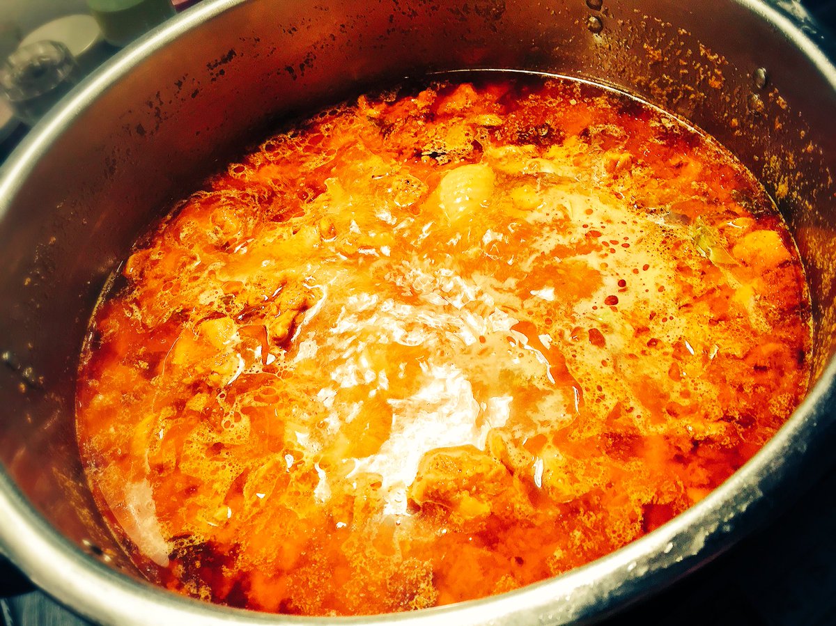 azumacks's tweet photo. ハロウィン仕様です🎃👻闇鍋じゃないよ、スリランカカリーだよ🍛🍴スリランカ人の店長・ブッディーさんは、お客さん来た瞬間仮装脱ぎ捨てたよw1人痛い子みたいにしないで❤仮装して御来店されるとドリンク半額だよー!ぜひ! #LAP #lapbar #ハロウィン #メンドクサイを乗り越えた https://t.co/Fx1YHu4SPX