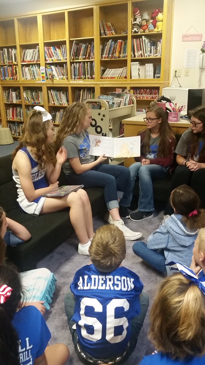 CelesteElem's tweet photo. Ms Megela's 3rd grade class enjoying some stories from the high school students @thecelesteisd https://t.co/cIQFeGKYAu