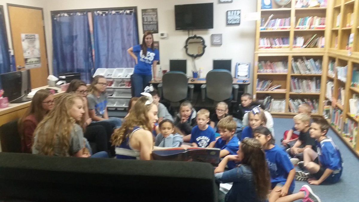 CelesteElem's tweet photo. Ms Megela's 3rd grade class enjoying some stories from the high school students @thecelesteisd https://t.co/cIQFeGKYAu